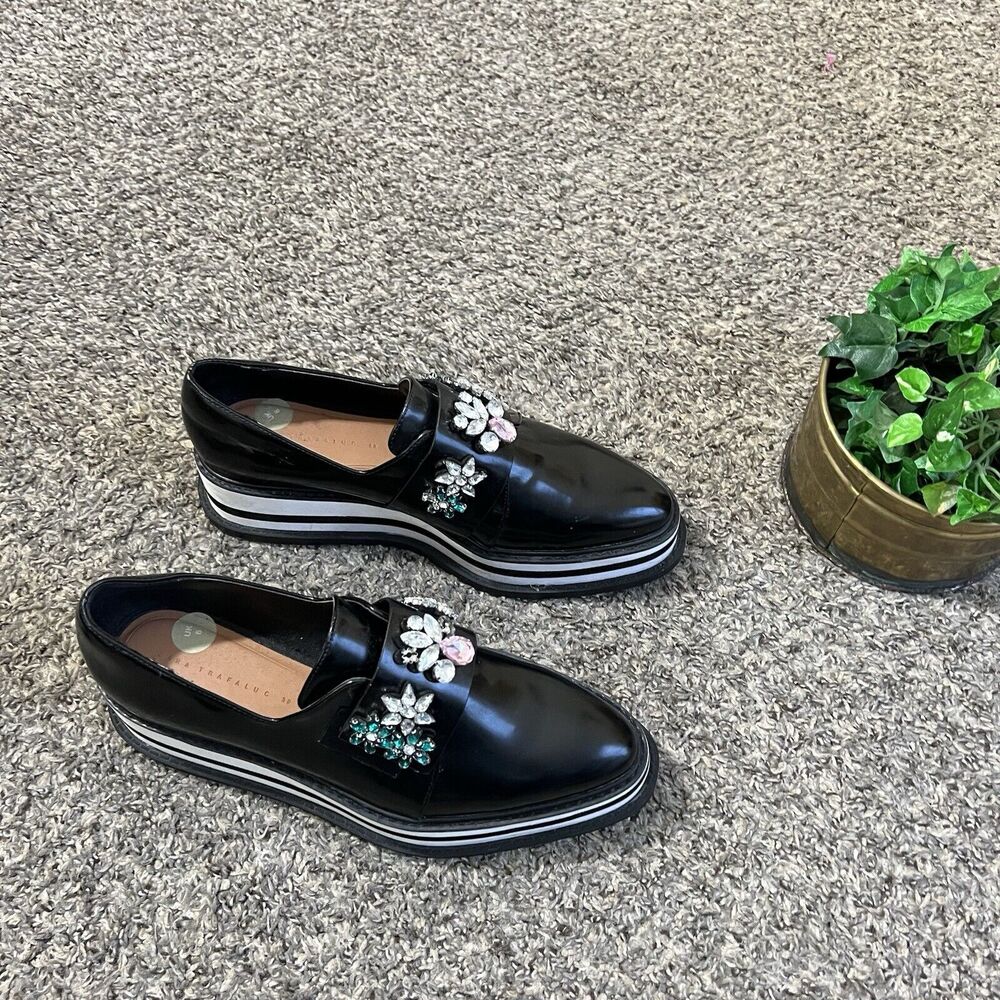 Zara Black Platform Shoes with Modern Elegance